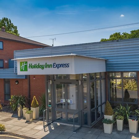 Holiday Inn Express Preston South By Ihg Exterior photo