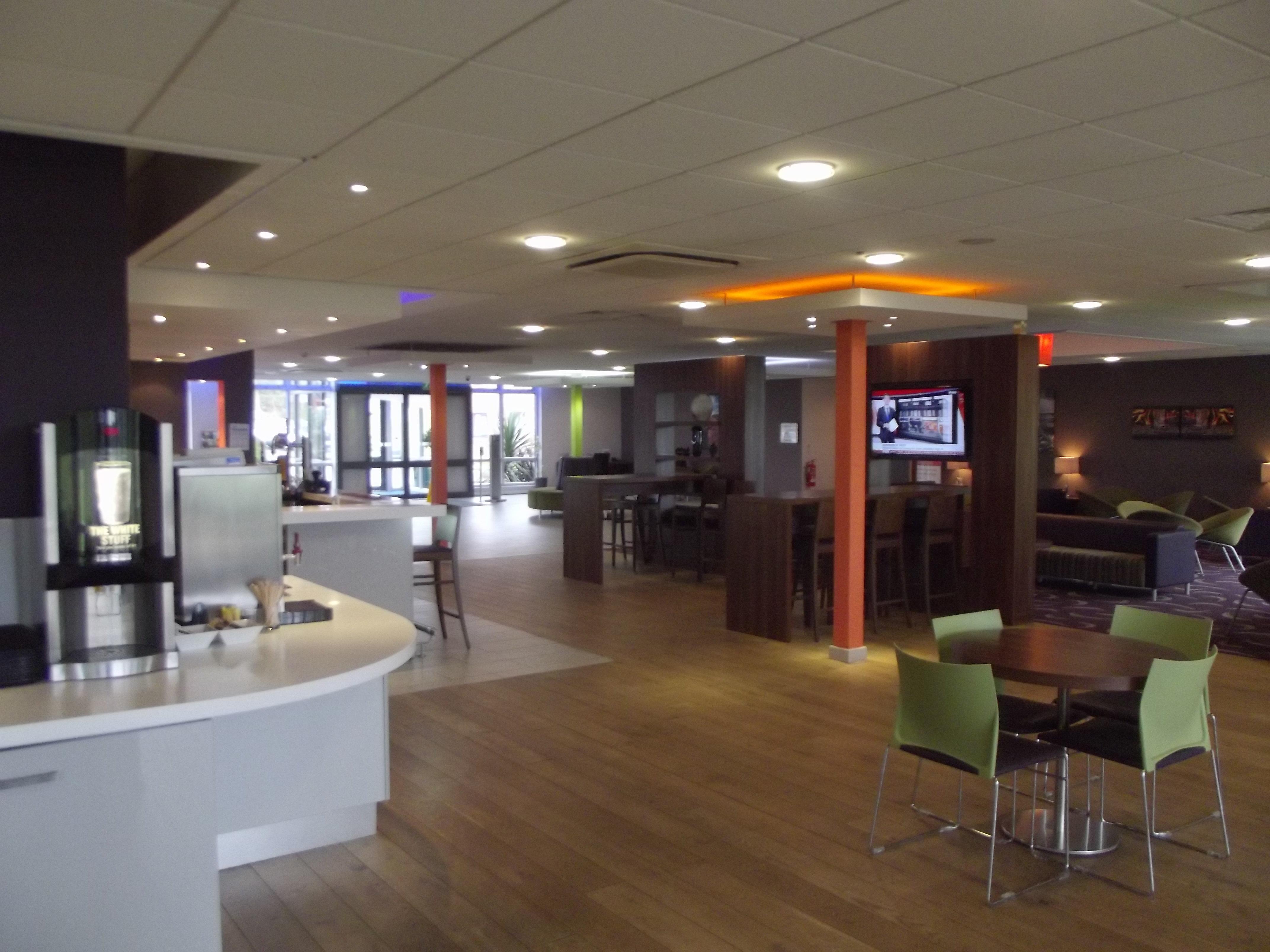 Holiday Inn Express Preston South By Ihg Exterior photo