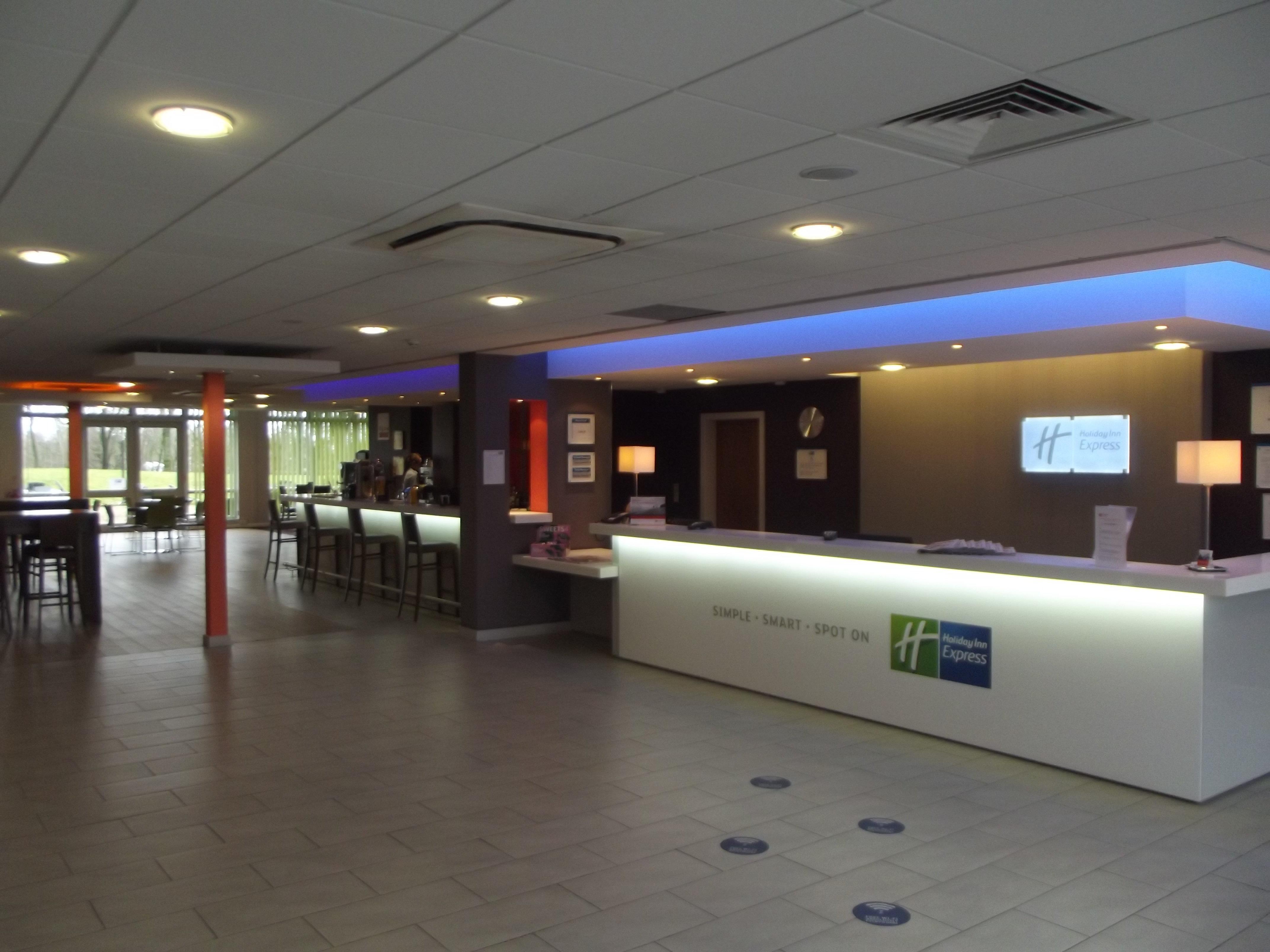 Holiday Inn Express Preston South By Ihg Exterior photo