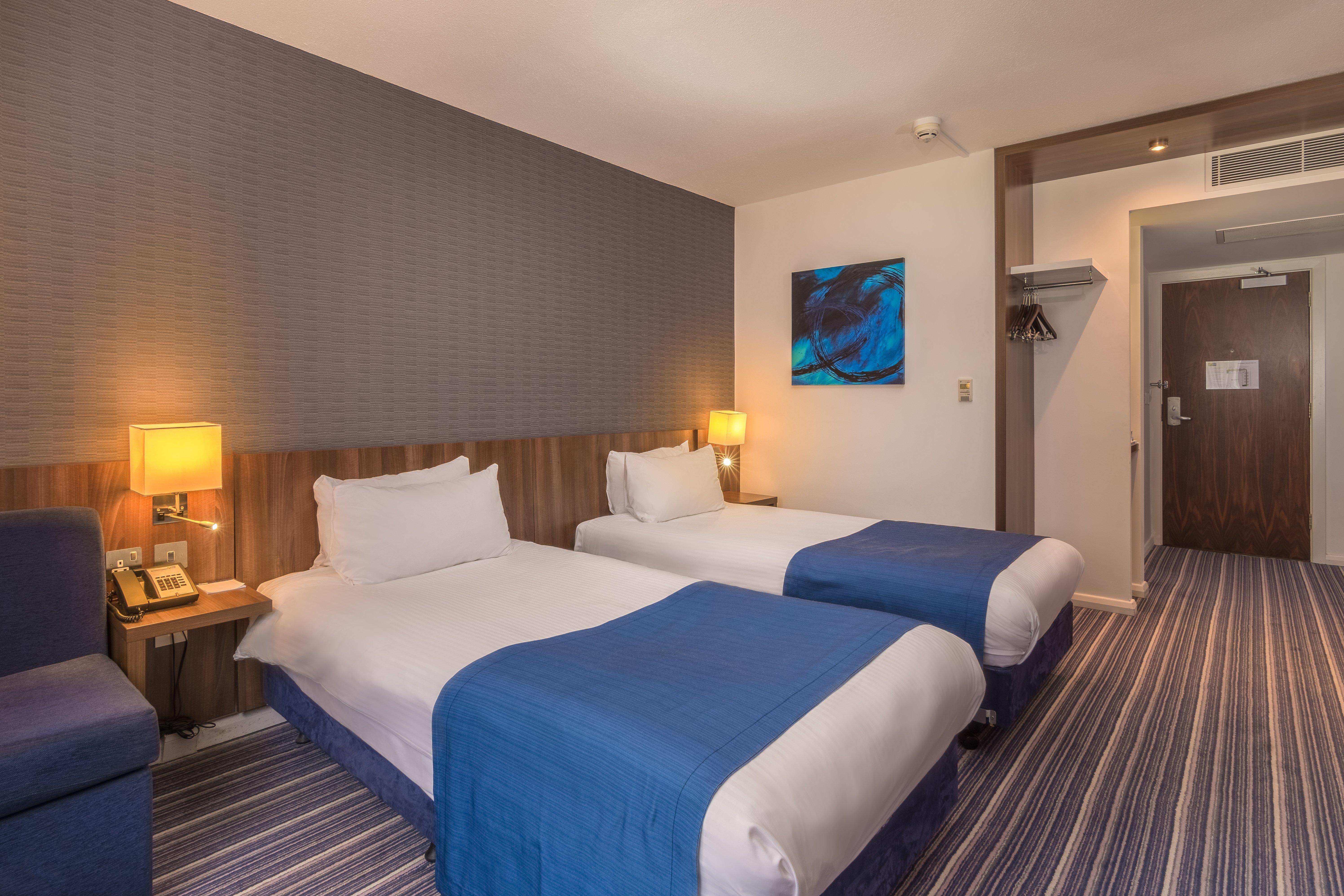 Holiday Inn Express Preston South By Ihg Exterior photo