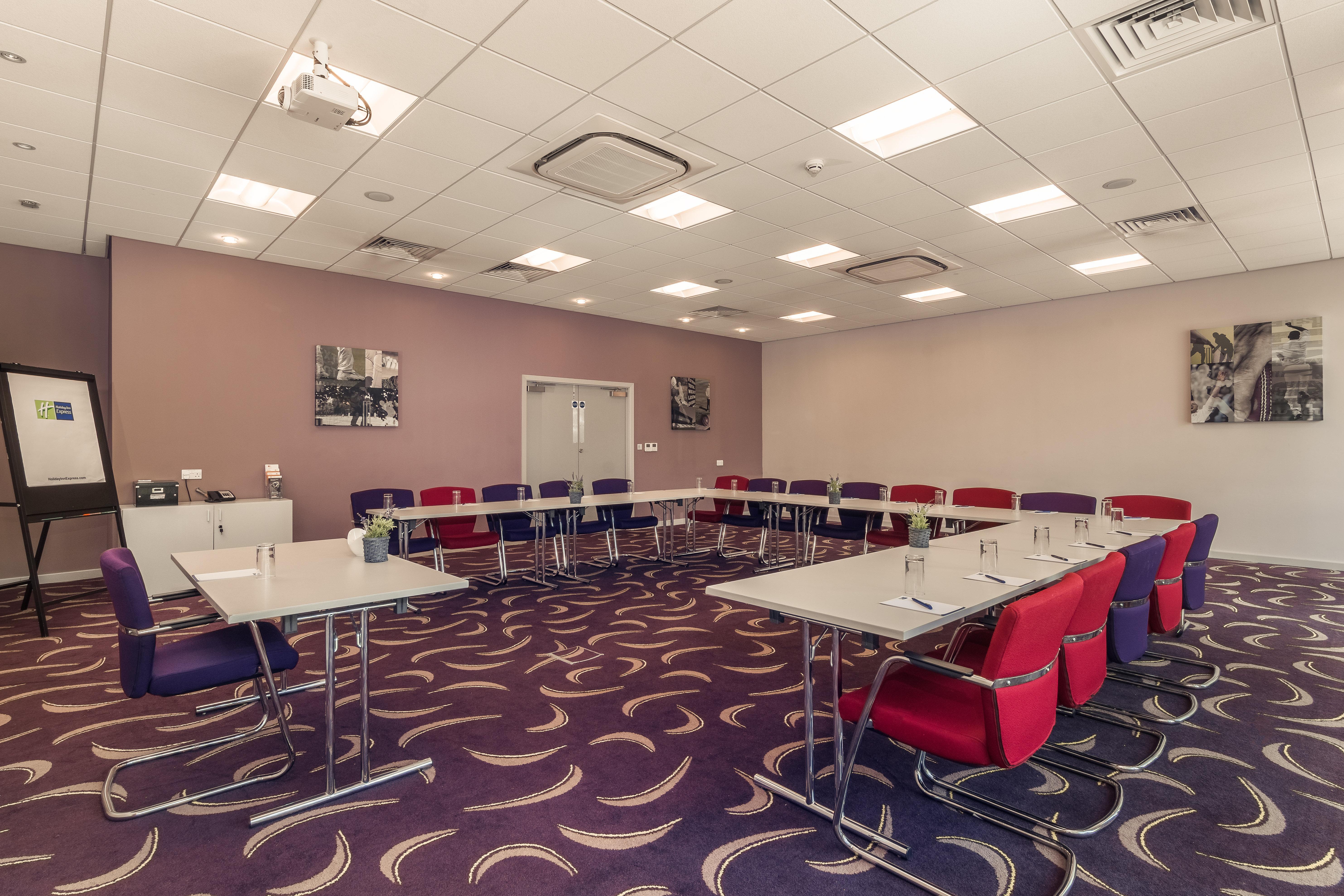 Holiday Inn Express Preston South By Ihg Exterior photo