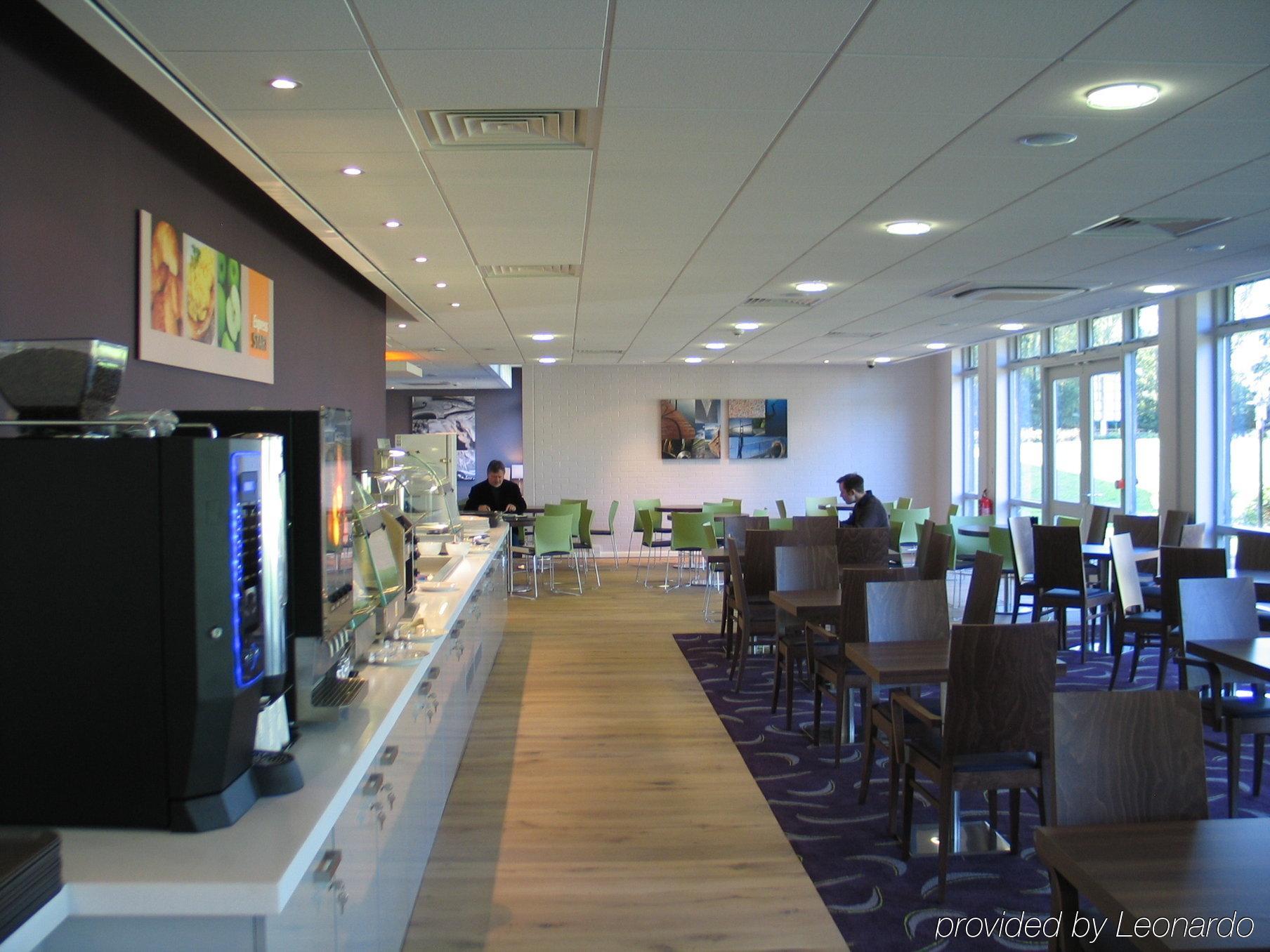 Holiday Inn Express Preston South By Ihg Exterior photo