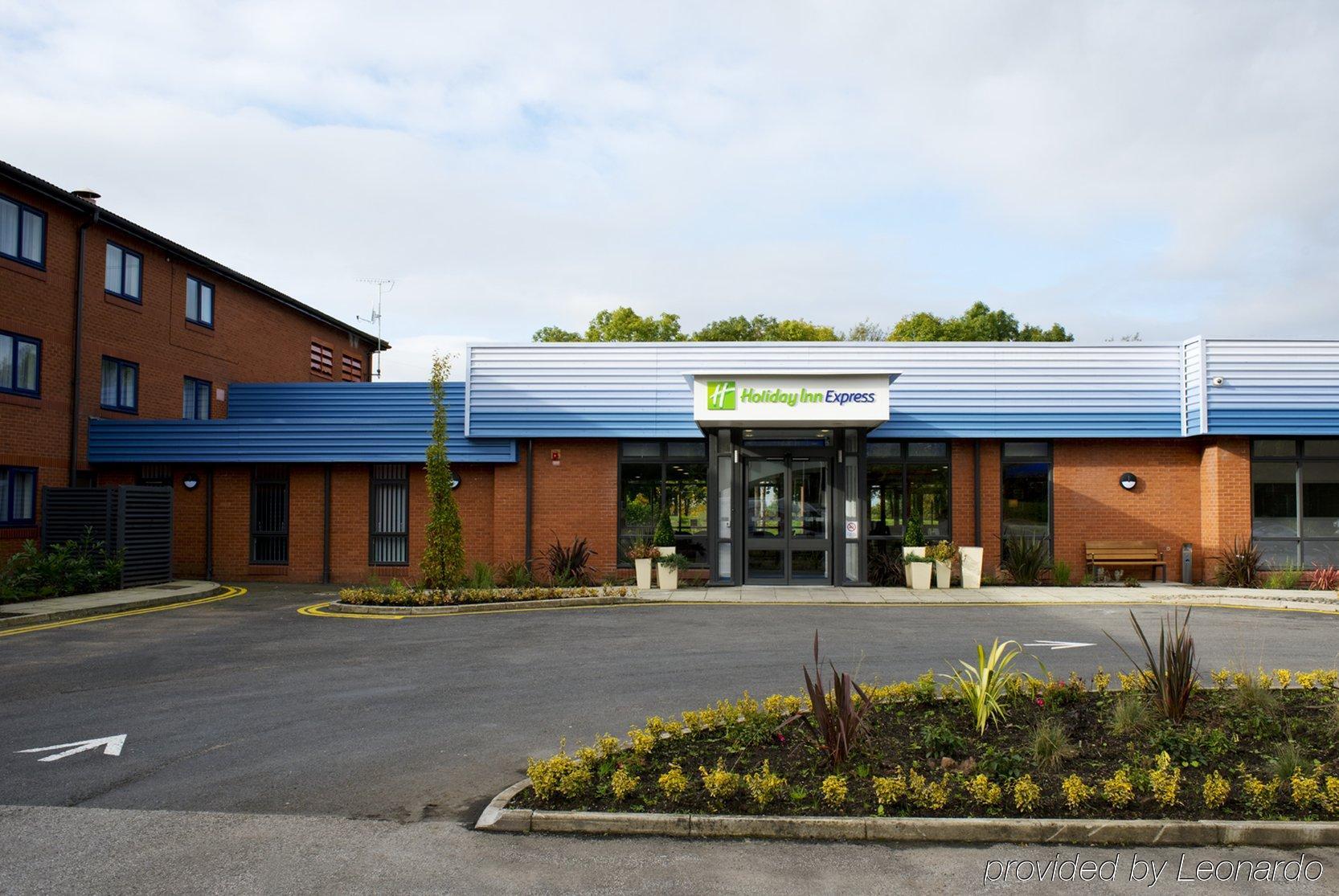 Holiday Inn Express Preston South By Ihg Exterior photo