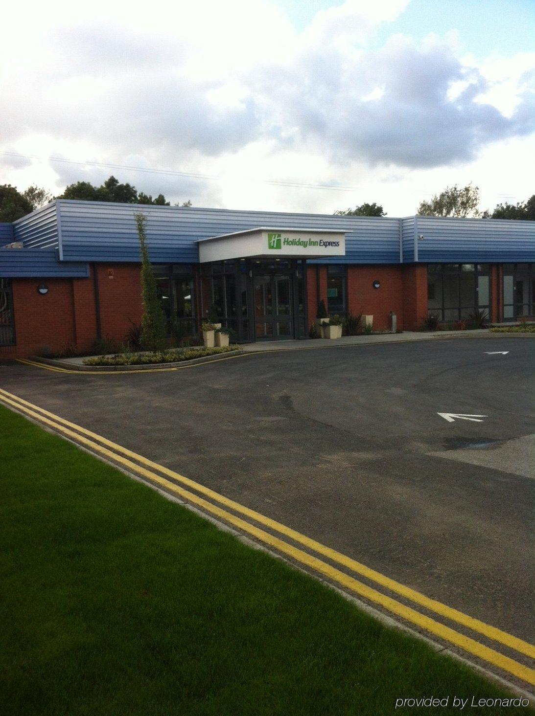 Holiday Inn Express Preston South By Ihg Exterior photo
